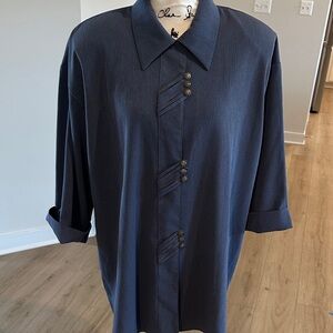 NAVY BUTTON DOWN BLOUSE 
SIZE 22W BEAUTIFUL DETAILS.